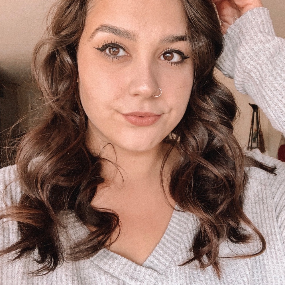 Meet your Posher, Alyssa